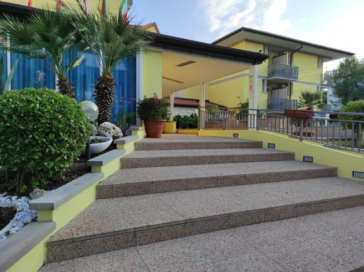 Hotel Ai Pini Grado Exterior photo