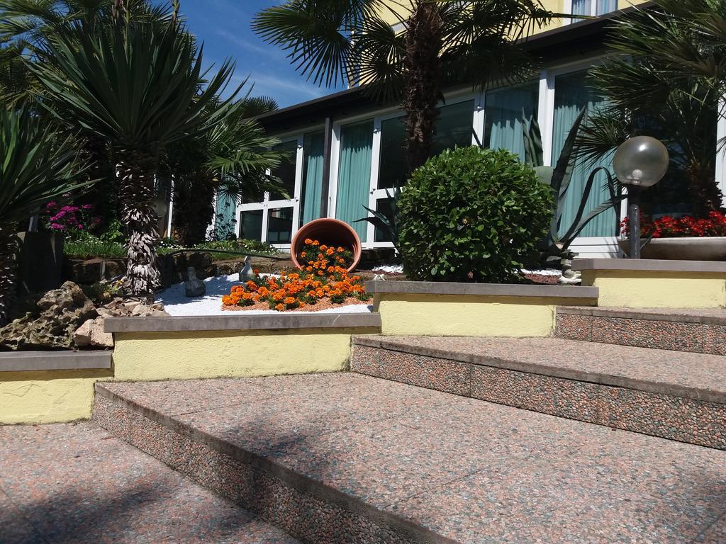 Hotel Ai Pini Grado Exterior photo